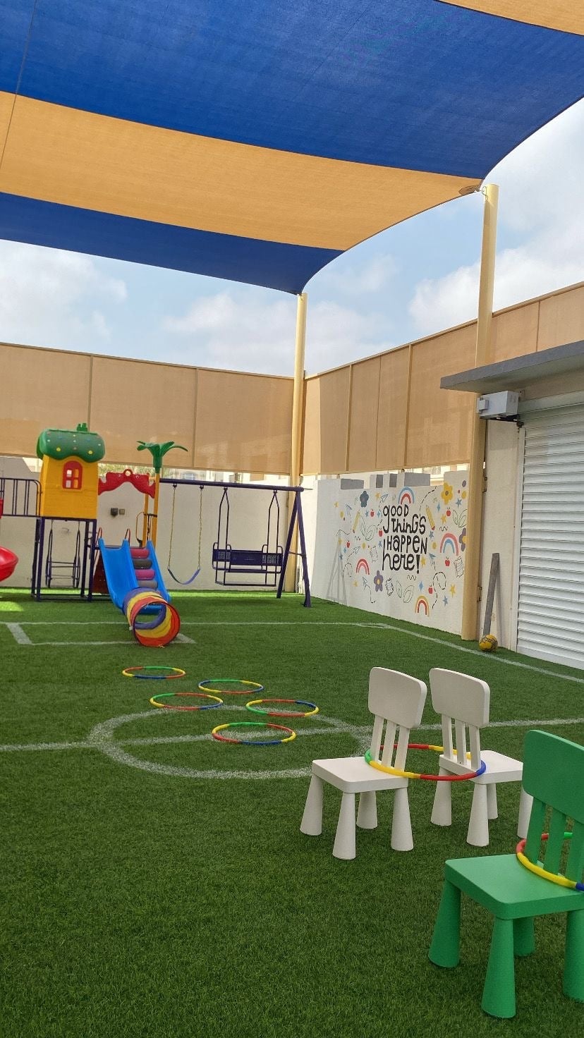 الساحة الخارجية للعب · قاعة الأنشطة الداخلية · منطقة الاستقبال · قاعة الطعام