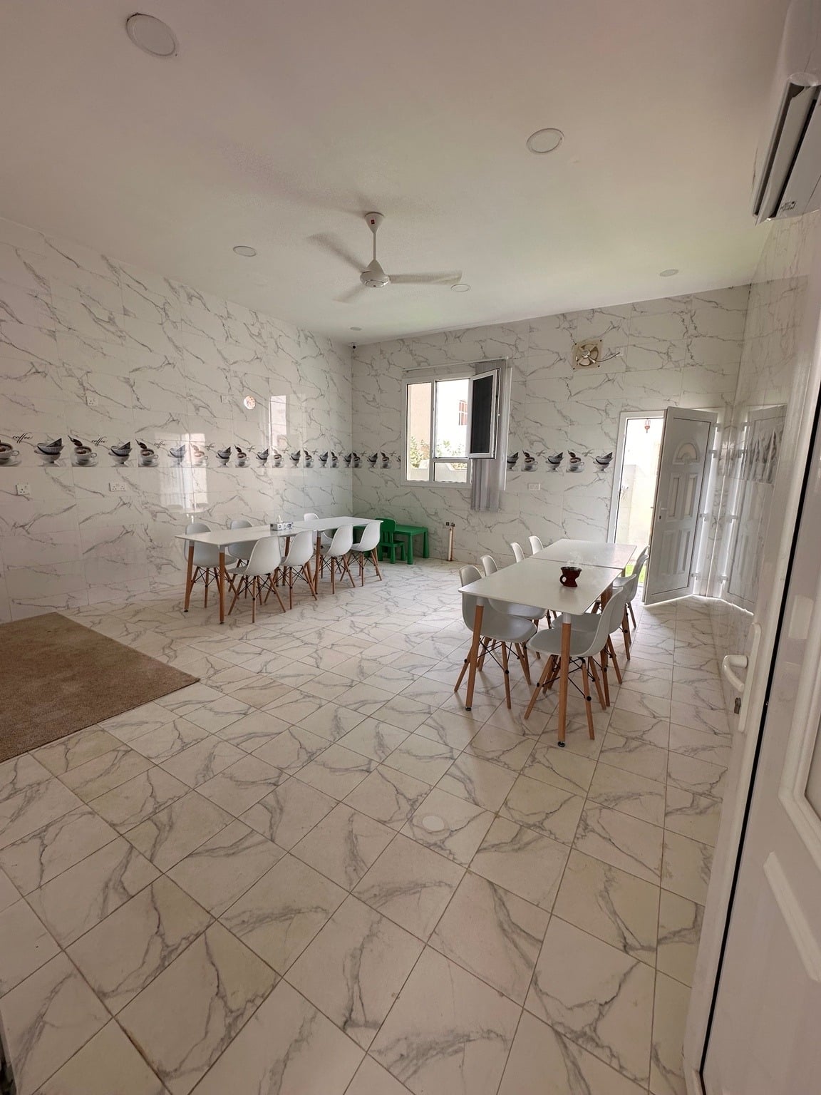 الساحة الخارجية للعب · قاعة الأنشطة الداخلية · منطقة الاستقبال · قاعة الطعام